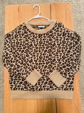 American Eagle Leopard Print Sweater Medium Cropped Soft Knit Crewneck